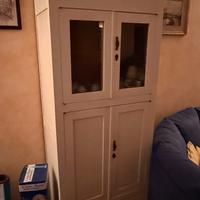 Vetrina in legno bianco