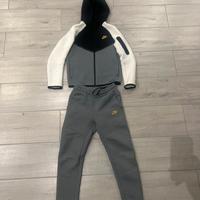 Tuta Nike Tech 12-13 anni