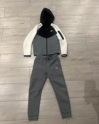 Tuta Nike Tech 12-13 anni