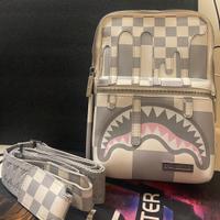 Borsello Sprayground bianco e grigio