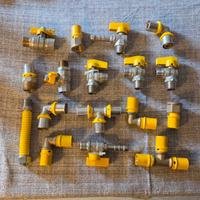 Rubinetti e raccordi gas nuovi. Vedi descrizione 