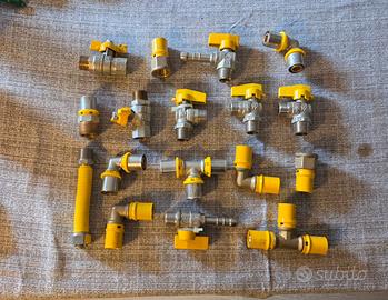 Rubinetti e raccordi gas nuovi. Vedi descrizione 