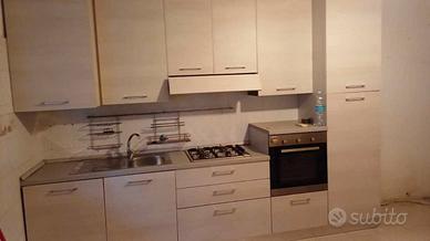 cucina completa utilizzata poco