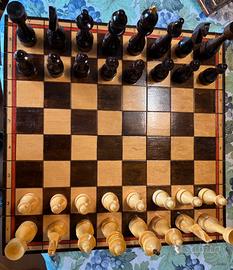 Scacchiera Legno con Scacchi