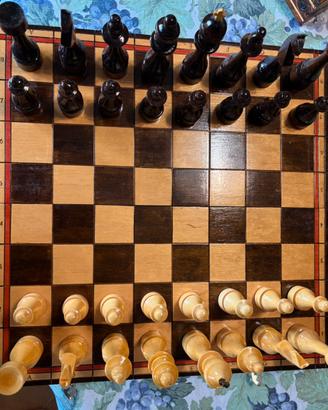 Scacchiera Legno con Scacchi