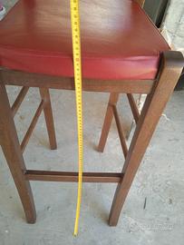 sgabello con schienale e imbottitura