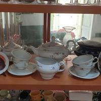 Vari servizi di piatti e servizi da the e caffè