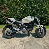 Ducati Monster 696 +