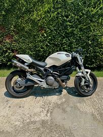 Ducati Monster 696 +