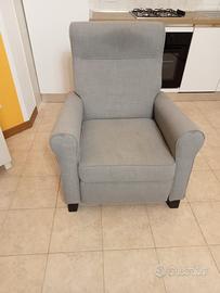 poltrona reclinabile con poggia piedi 
