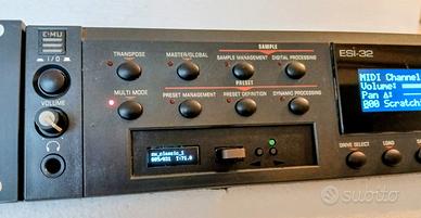 E-mu Esi32 + Gotek + Display LED
1 / 7
