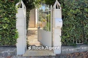 Villa di 320 m² con più di 5 locali a Pietrasanta
