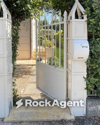 Villa di 320 m² con più di 5 locali a Pietrasanta