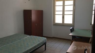 Ampia sIngola per lavoratrici o studentesse