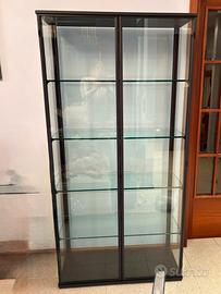 Vetrina Mita, ripiani in vetro, base wengé