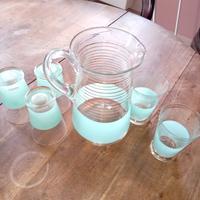 caraffa con bicchieri vintage