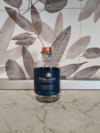 bottiglia vuota di gin 