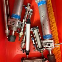 Materiale pneumatico pistoni