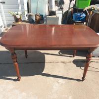 Tavolo in legno allungabile gambe a cipolla