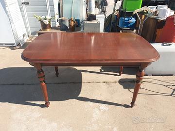 Tavolo in legno allungabile gambe a cipolla