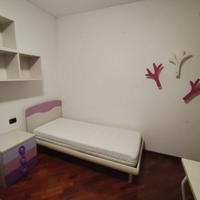 Cameretta per bambine con 2 letti