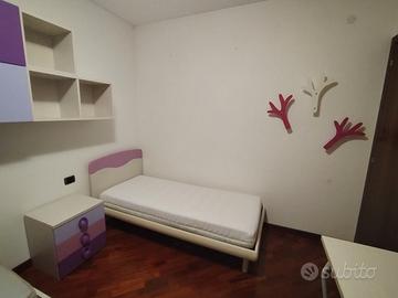 Cameretta per bambine con 2 letti