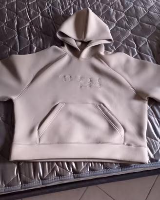 felpa crop fit bershka