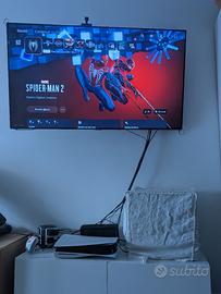 Playstation 5 con disco e 2 joystick