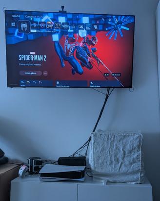 Playstation 5 con disco e 2 joystick