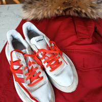 Scarpe Adidas + giubbotto con pelliccia rosso