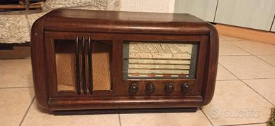 radio antica in legno massiccio