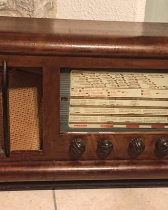 radio antica in legno massiccio