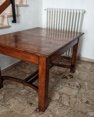 TAVOLO IN CASTAGNO  UN PEZZO DI AUTENTICA BELLEZZA