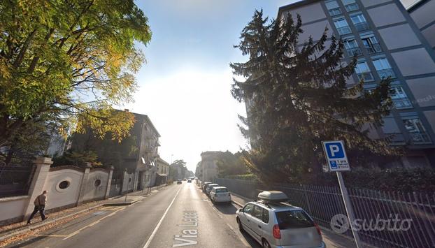 Bilocale ristrutturato a Monza con ampio terrazzo