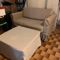 Divano letto a due posti con pouf pieghevole