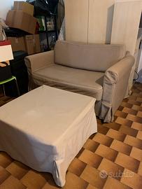 Divano letto a due posti con pouf pieghevole