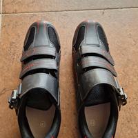 scarpe  con attacchi 