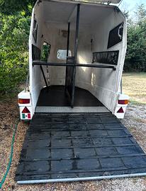 Copertura per rampa trailer x trasporto cavalli