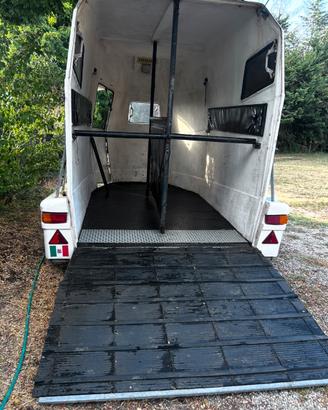 Copertura per rampa trailer x trasporto cavalli