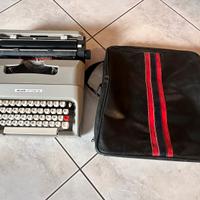 Macchina da scrivere vintage Olivetti lettera 35