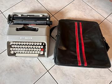 Macchina da scrivere vintage Olivetti lettera 35