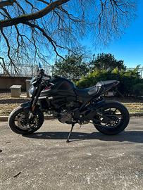 Ducati Monster 937 + (plus)