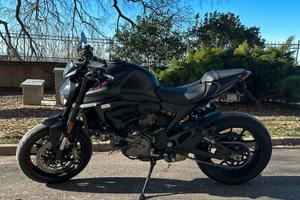 Ducati Monster 937 + (plus)