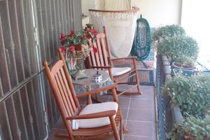 Pressi Via Pergolesi - Ampio trivano con giardino