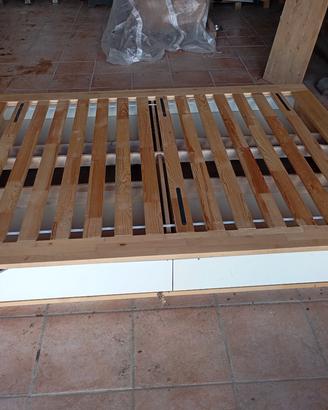 Futon o letto basso con cassetti 