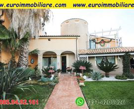 Villa trifamiliare con giardino e vista mare