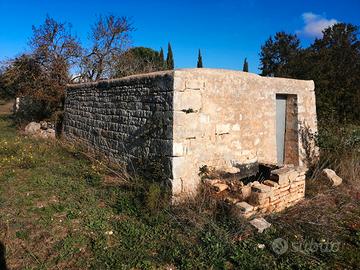 Lamia in pietra con terreno di 7.180 mq