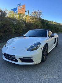 PORSCHE 718T