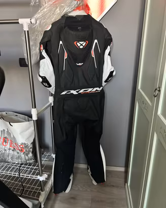kit moto tuta donna ixon casco nolan stivali forma