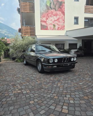 BMW E28 528I